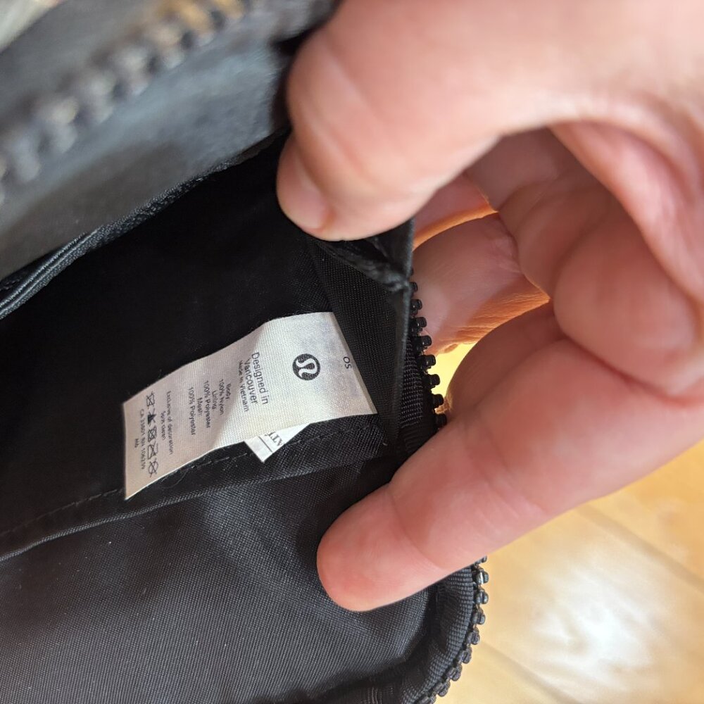 Lululemon Easy Access Crossbody Bag Black Small Travel Pouch Purse One Size - Picture 8 of 8